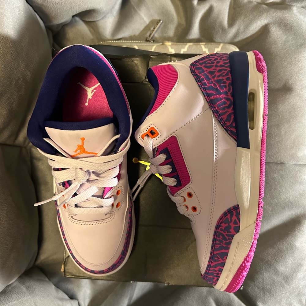 Air Jordan 3 Retro “Barley Grape” 🍇 (LIKE NEW / NEVER WORN) (Sz 4 Y / 6.5 Y) - Picture 6 of 10